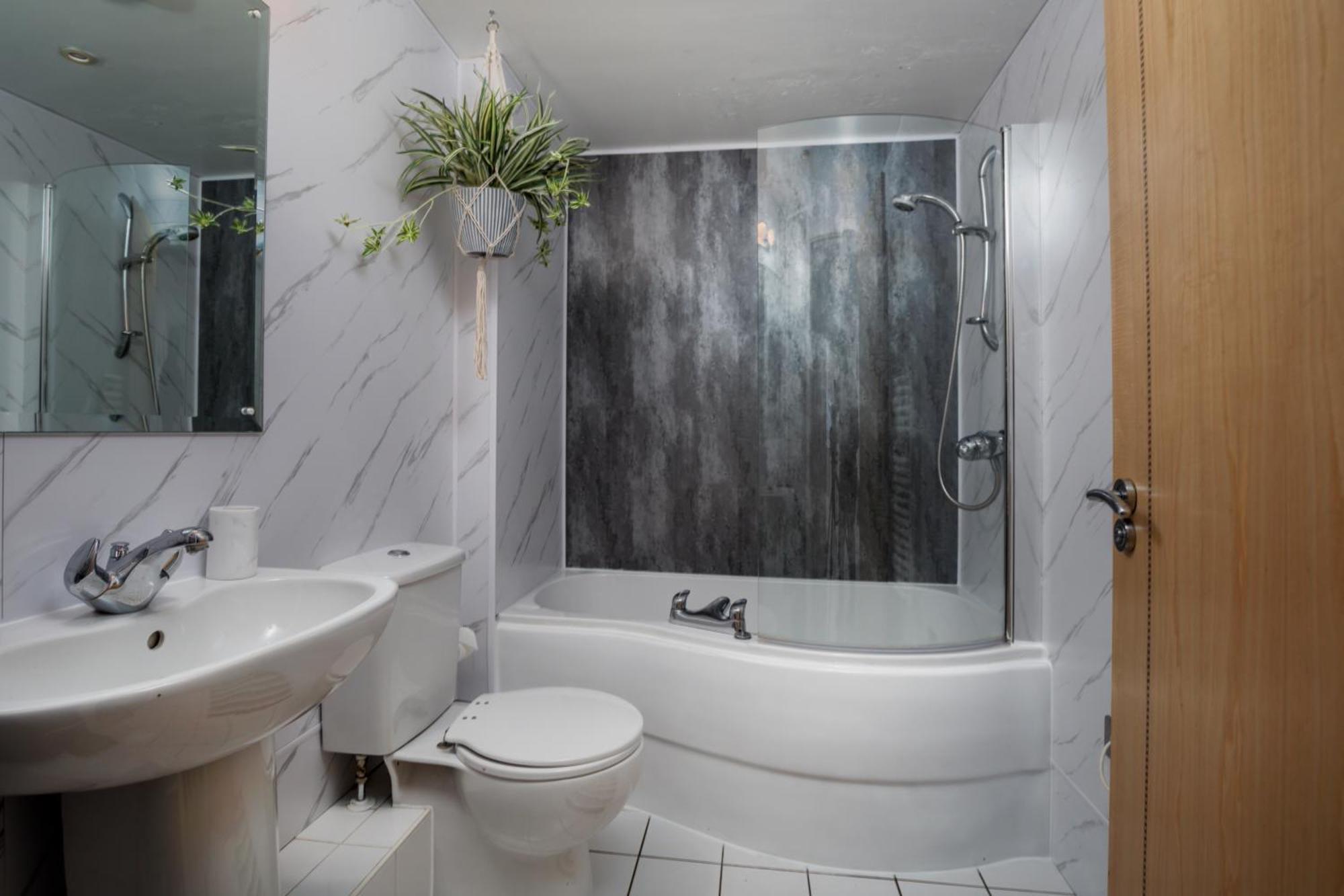 Large Central Penthouse In Leeds リーズ エクステリア 写真