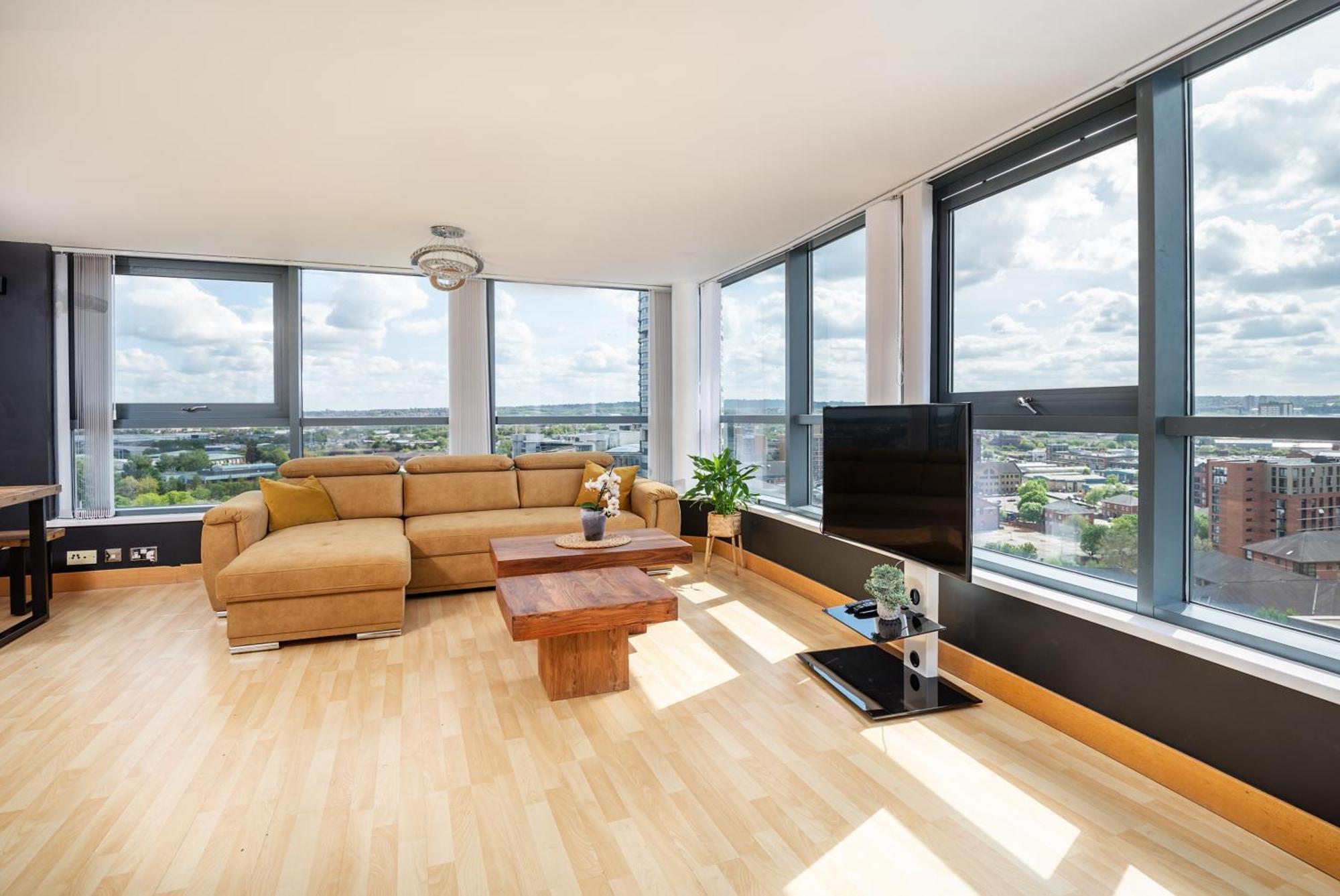 Large Central Penthouse In Leeds リーズ エクステリア 写真